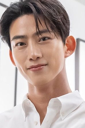 Hyun Woo