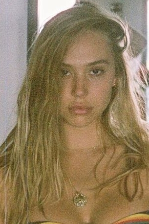 Alexis Ren
