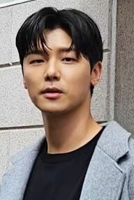Kang Min-hyuk