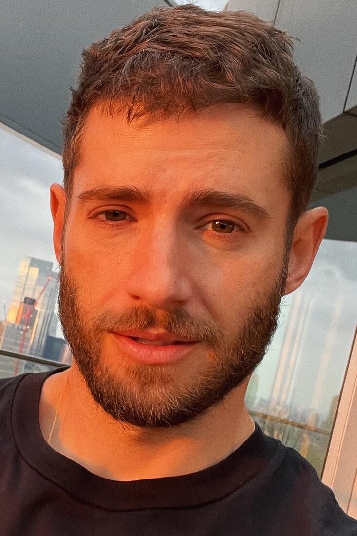 Julian Morris Wiki, Biography, Age, Gallery, Spouse and more, image size:733x1100