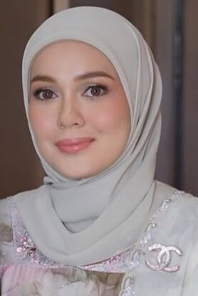Nelydia Senrose