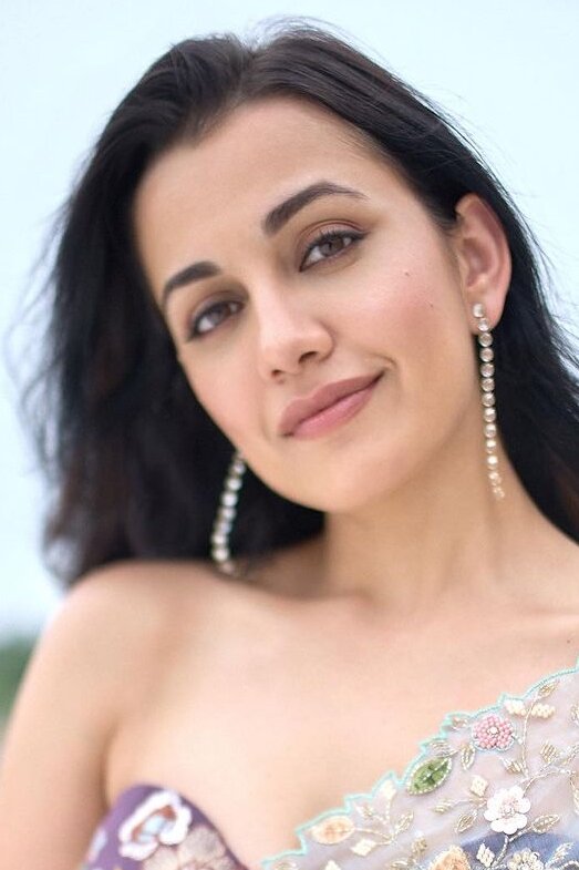 Esha Kansara