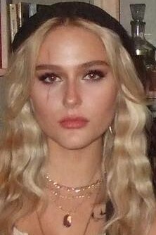 Alyvia Alyn Lind