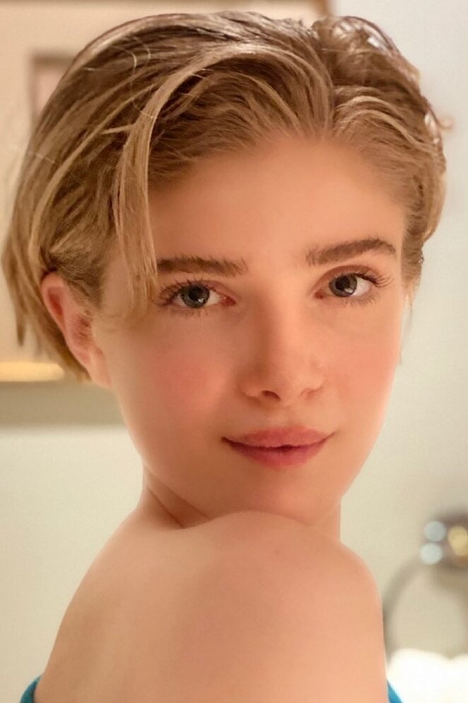 Elena Kampouris
