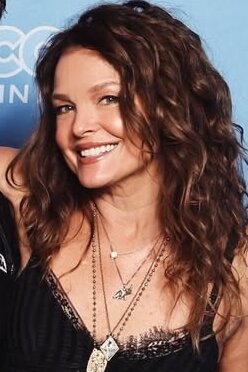 Dina Meyer