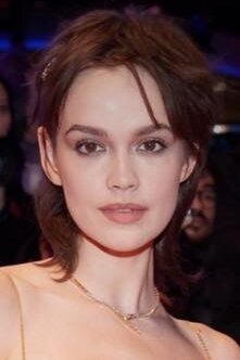 Emilia Schüle