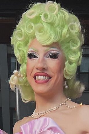 Vivian Vanderpuss