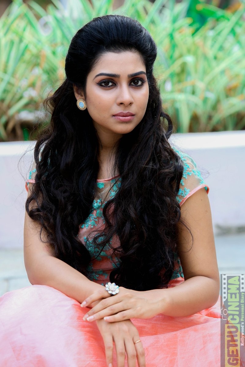 Actress Satna Titus Latest Cute Gallery - Gethu Cinema