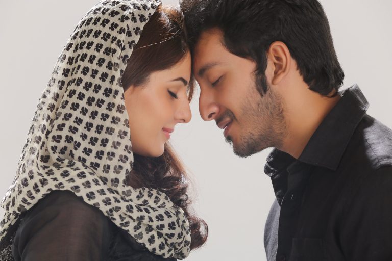 Meendum Oru Kadhal Kadhai Movie Review | Rating, Story and Verdict