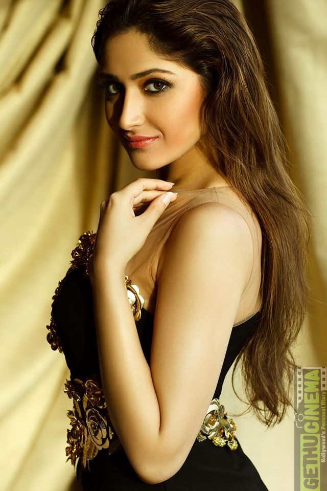Sayyeshaa aka Sayesha Saigal Latest Cute HD Photo Shoot  Gethu Cinema