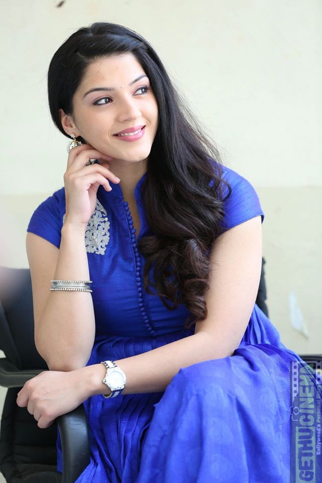 Actress Mehreen Pirzada Gallery Gethu Cinema