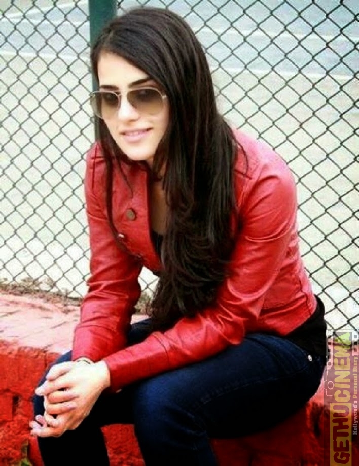 Radhika Madan HD Wallpapers Free Download13 - Gethu Cinema Radhika Madan HD Wallpapers Free Download13 - Gethu Cinema