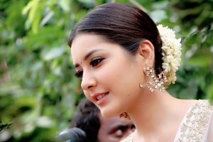 Actress Raashi Khanna Gallery