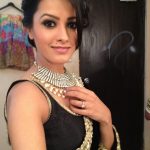 anita-hassanandani-latest-photo-in-black-saree-10353