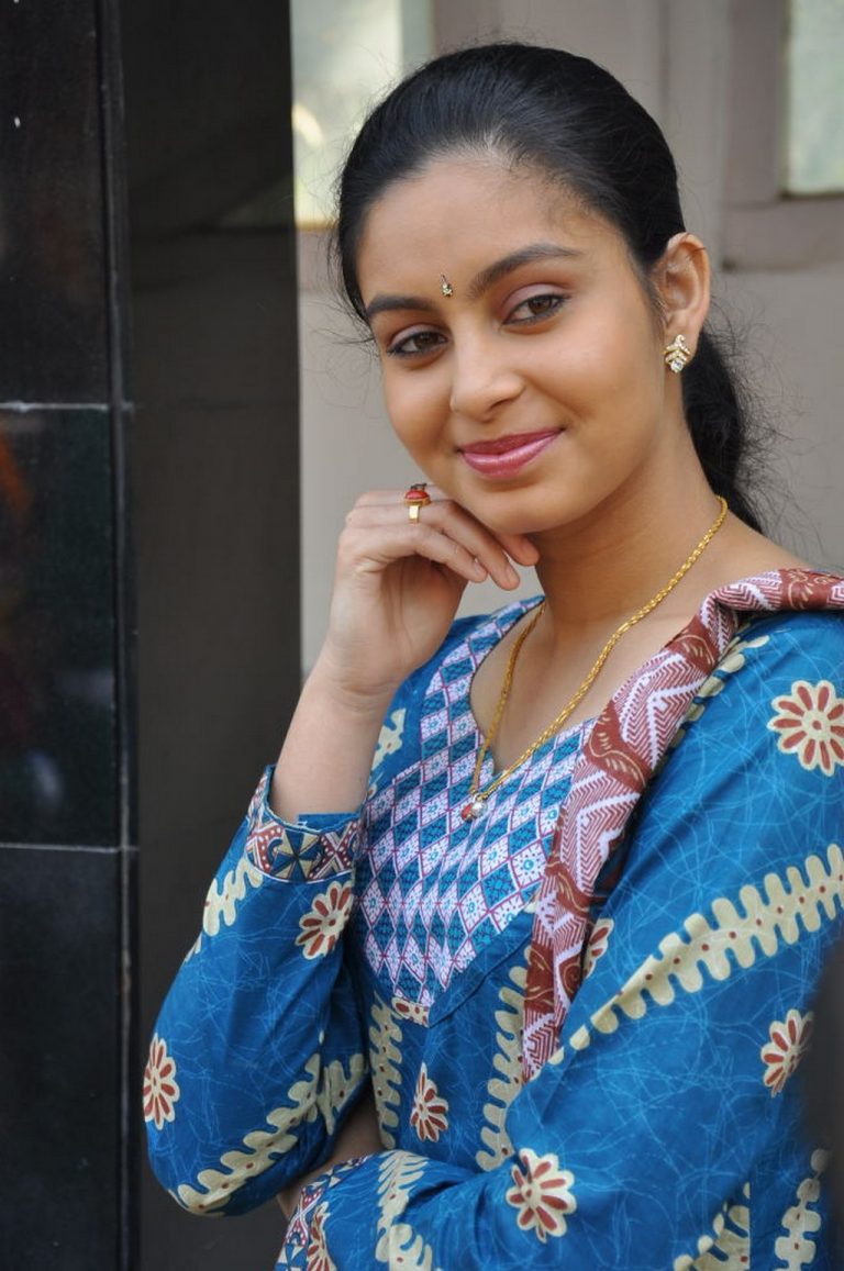 Actress Abhinaya Gallery