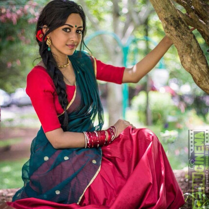 Actress Aparna Vinod Latest Cute Images
