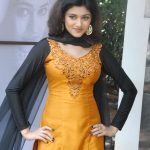 Oviya 1 (2)