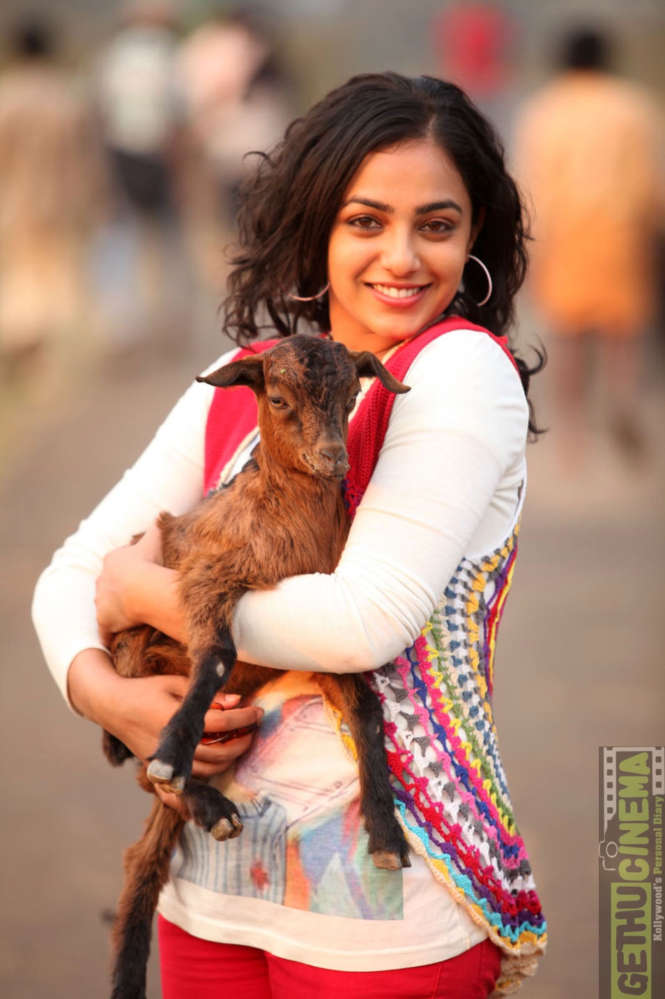 Actress Nithya Menen Hd Wallpaper Gethu Cinema