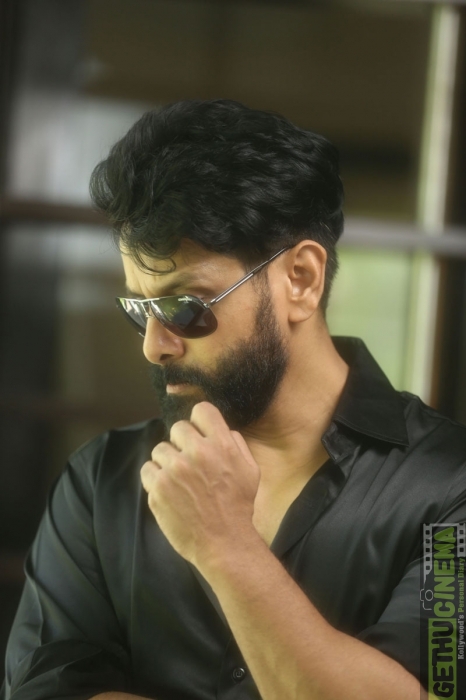 Chiyaan vikram HD Gallery - Gethu Cinema