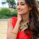 Erica Fernandes (28)