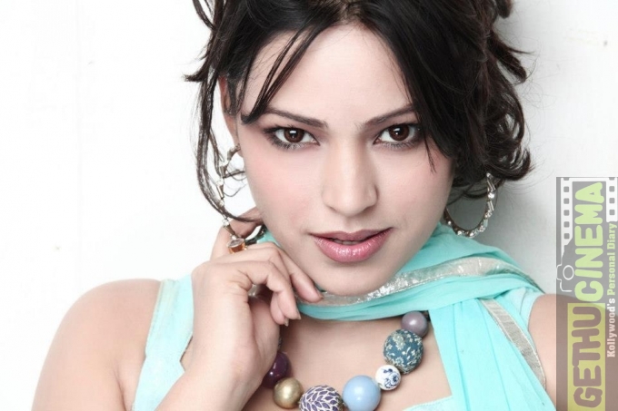 Actress Devshi Khanduri hot gallery - Gethu Cinema