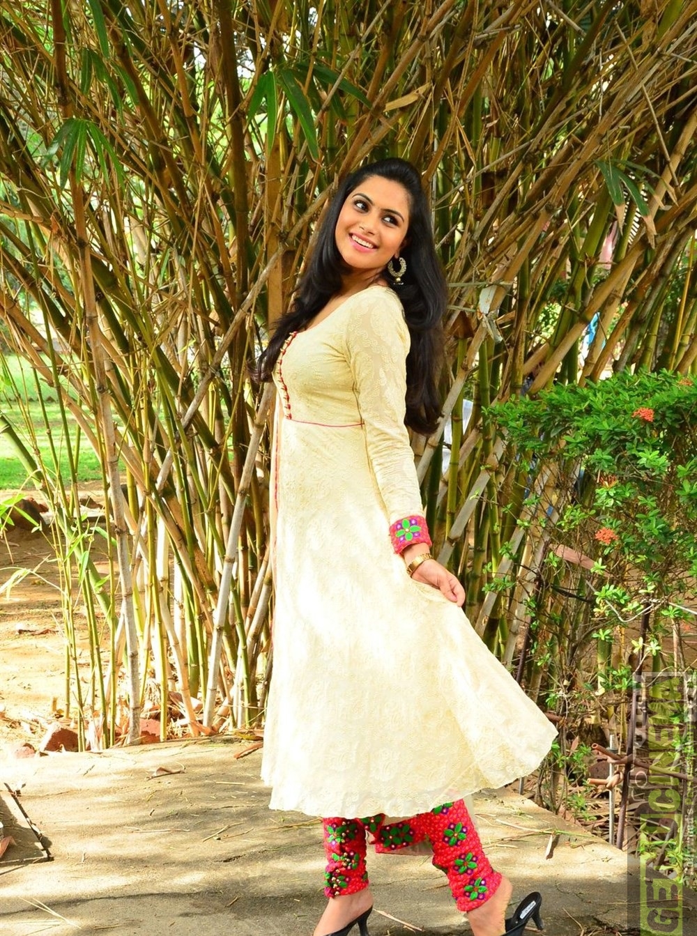 Actress Sonu Gowda (aka) Shruthi Ramakrishna Latest Photos Gallery