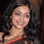 Janani Iyer (17)