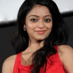 Janani Iyer (36)