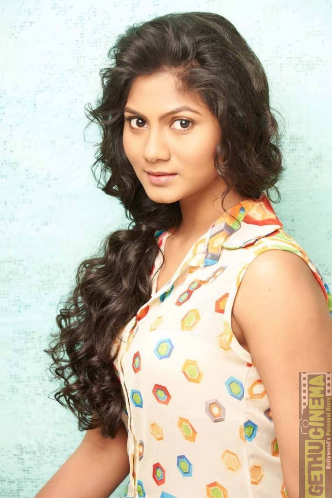 Actress Shruti Reddy Latest New HD Gallery | Gethu Cinema