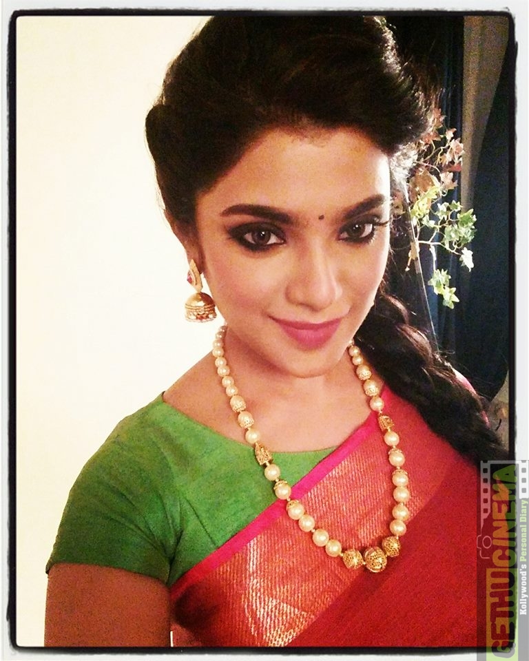 Meesaya Murukku Actress Aathmika Latest Cute HD Pictures - Gethu Cinema