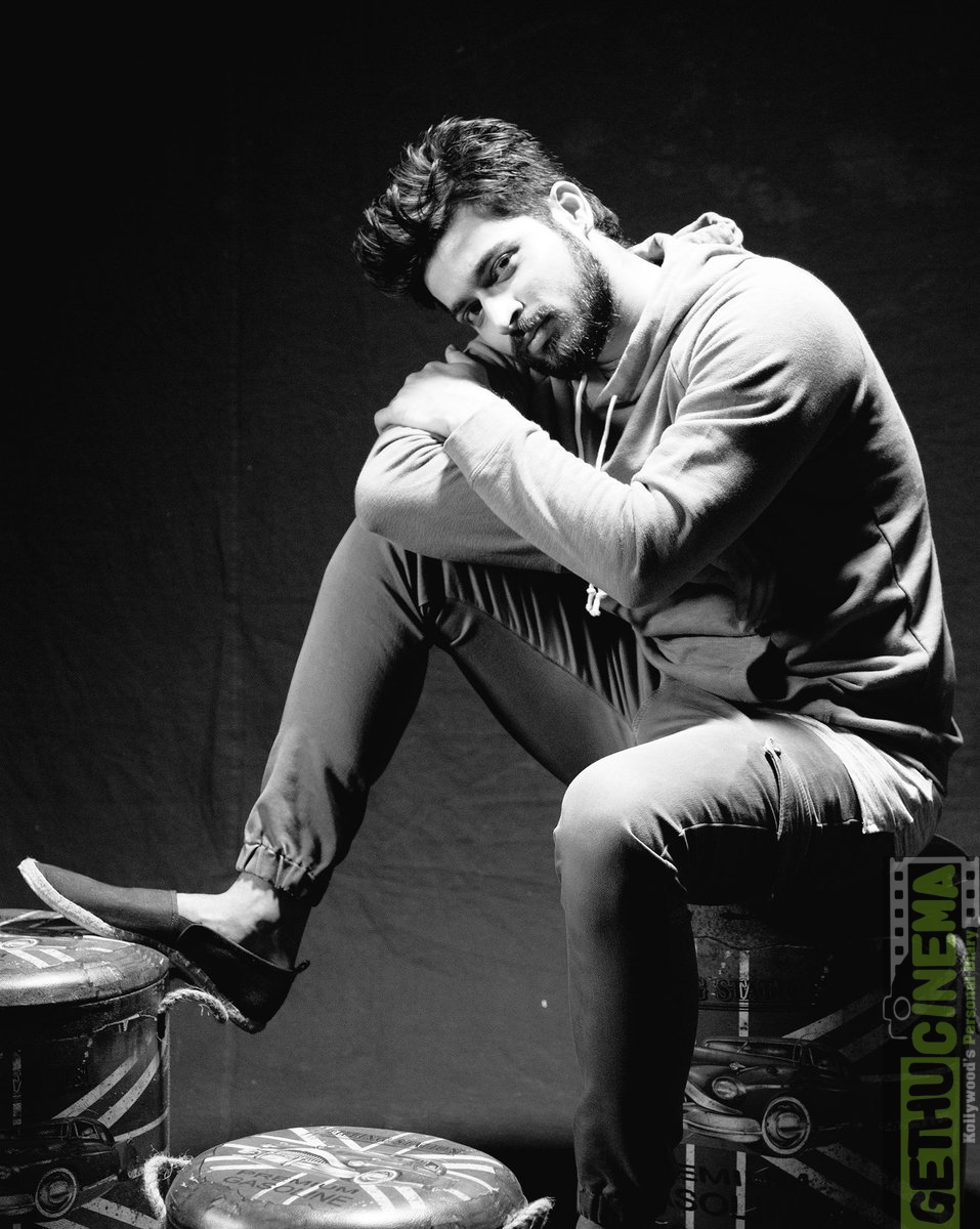 Actor Harish Kalyan Top 10 HD Photos (11) - Gethu Cinema