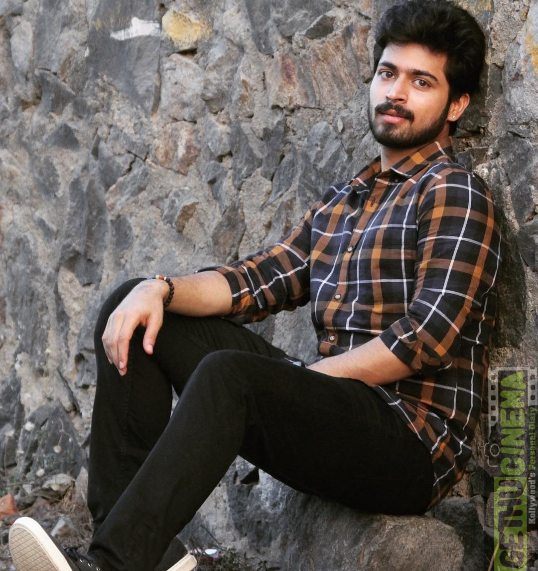 Actor Harish Kalyan Top 10 HD Photos (4) - Gethu Cinema