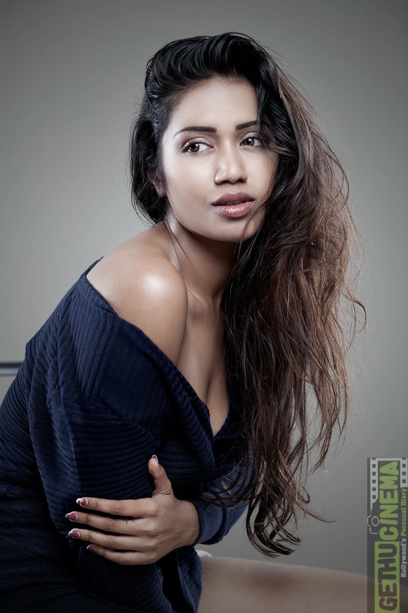 Tamil Actress 2017 Latest Glamour Photos - Gethu Cinema