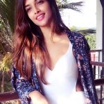 Actress Ashna Zaveri Hot & Photoshoot Gallery (6)