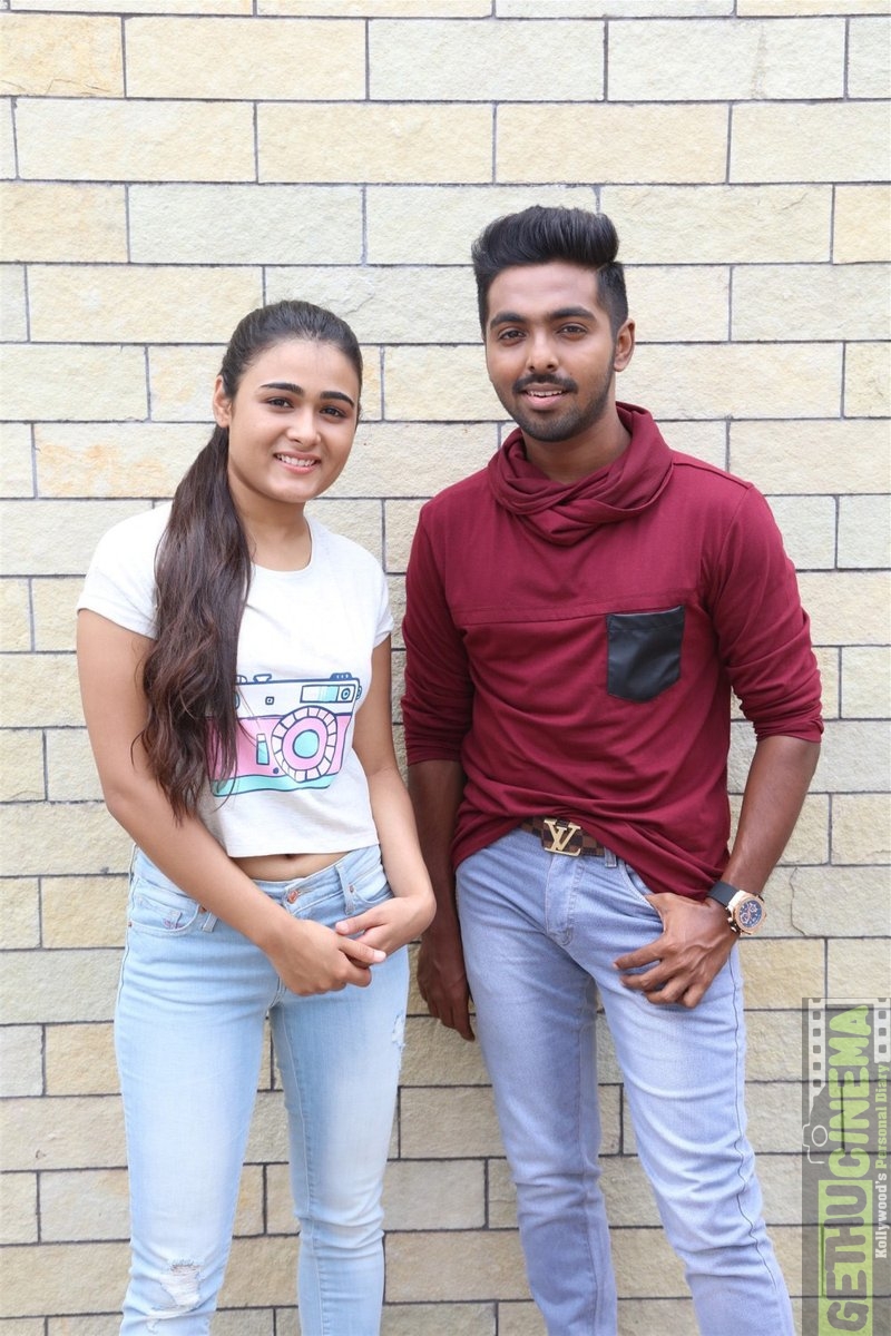 Arjun Reddy Actress Shalini Pandey Cute & HD Photos (8) - Gethu Cinema