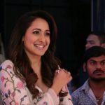 pragya jaiswal zee golden awards (4)