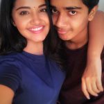 Anupama Parameswaran, selfie with brother, thambi