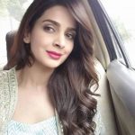 Hindi Medium actress pakistani saba qamar zaman  silver dress selfie in car (33)