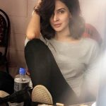 Live life like Hindi Medium actress pakistani saba qamar zaman , dressing table picture with casual clothes(11)