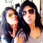 Niranjani Ahathian (25) vijayalakshmi sister selfie