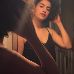 sanya malhotra  in black dress mirror picture(25)