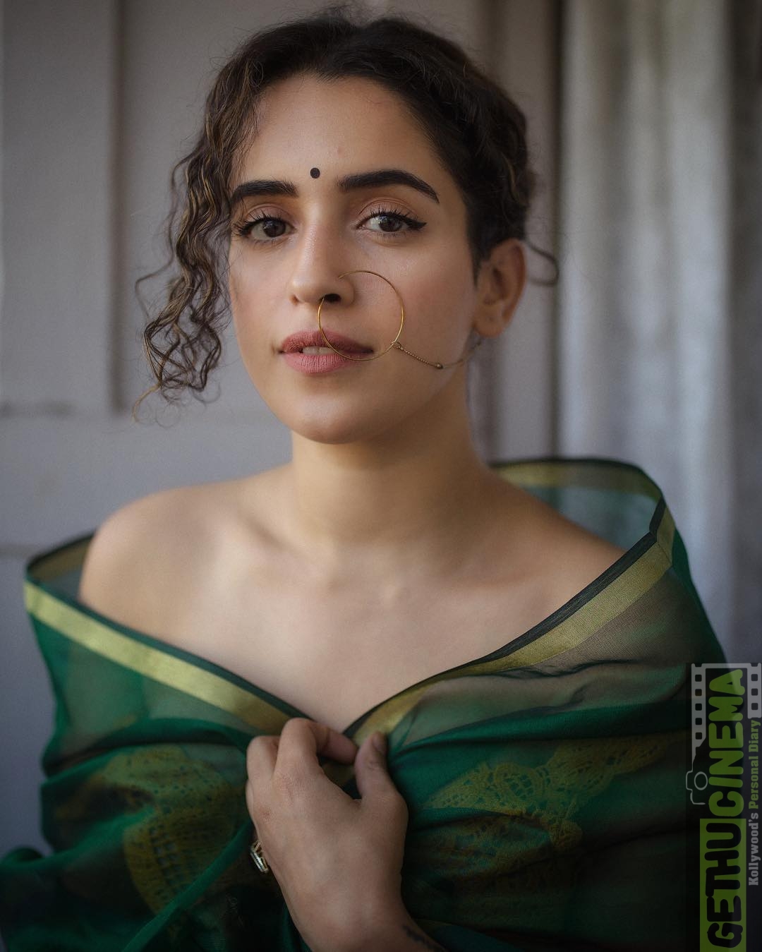 sanya malhotra photoshoot with nose ring and green saree 31