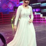 Dhivyadharshini, dd, white daress, vijay tv