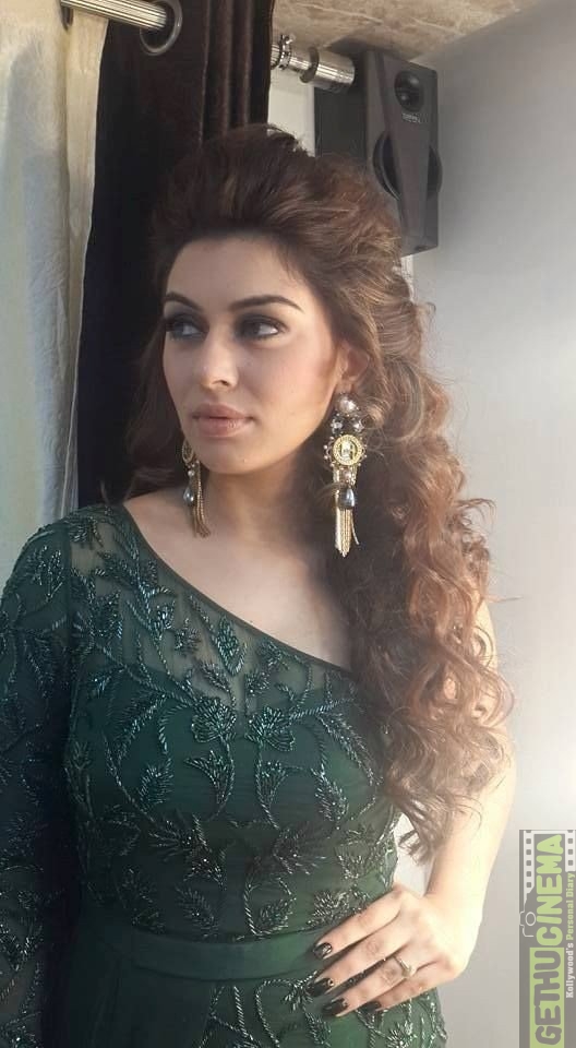 hansika dress