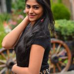 Palak Lalwani, Kuppathu raja Heroine, Side Pose, Happy Face