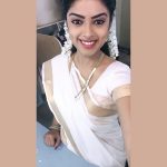 Siddhi Idnani, kerala saree, malligai, selfie