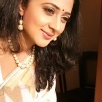 actress kaniha  traditional white kerala saree (1)