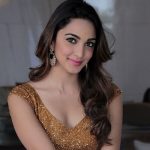 actress kiara advani golden sparkling dress  (38)