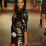 anukreethy vas Miss TamilNadu India 2018 black dress in the ramp  (18)