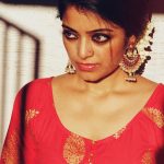 Janani Iyer, kan azhagi, eye